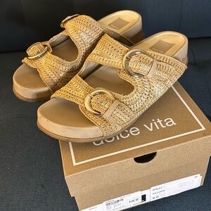 Dolce Vita Ralli Size 9 Women’s Woven Sandals in Natural color summer ‘24